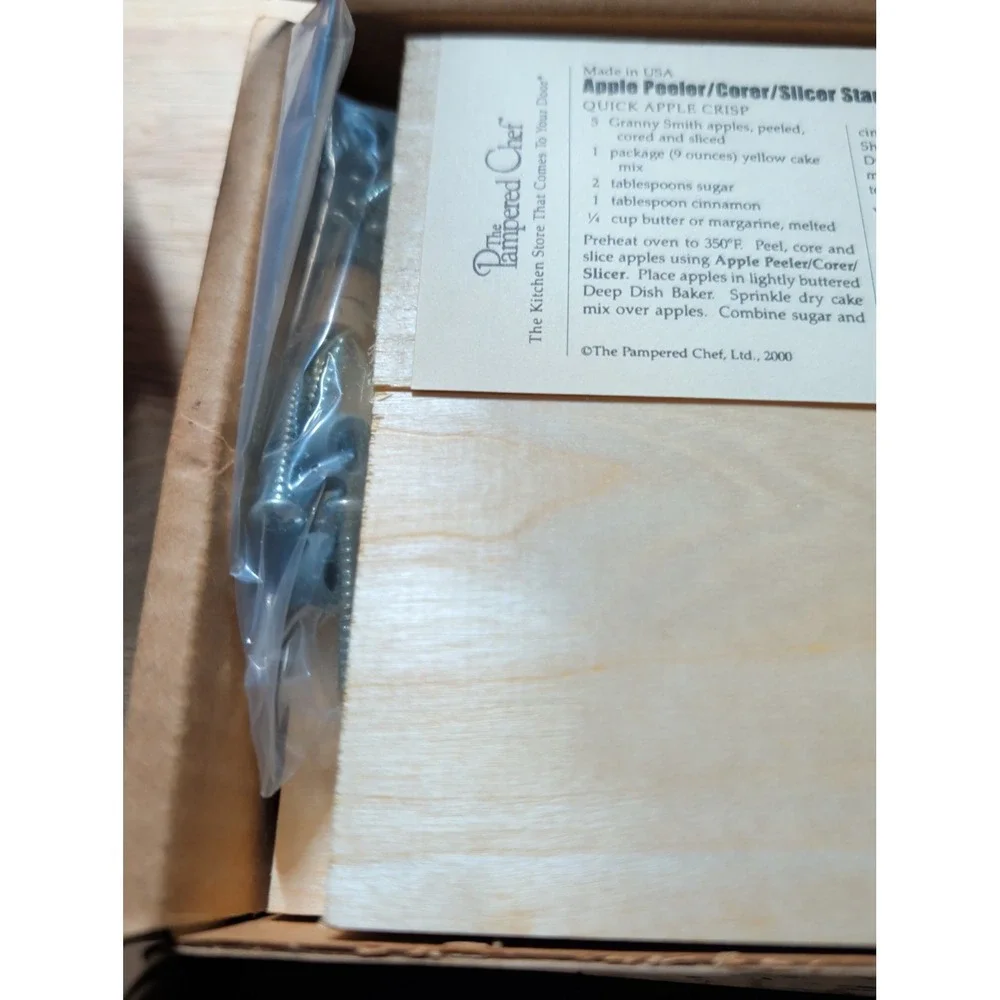 Brand New The Pampered Chef Apple Peeler Corer Slicer Wooden Stand 2435